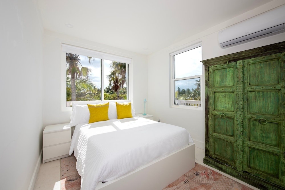 Veselka - Remodeled Home On Double Bay Beach 3 Bedroom Home