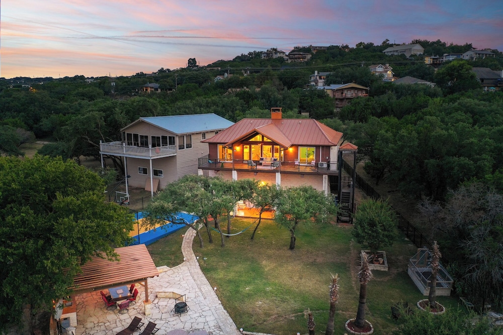 J-bar-j Lodge