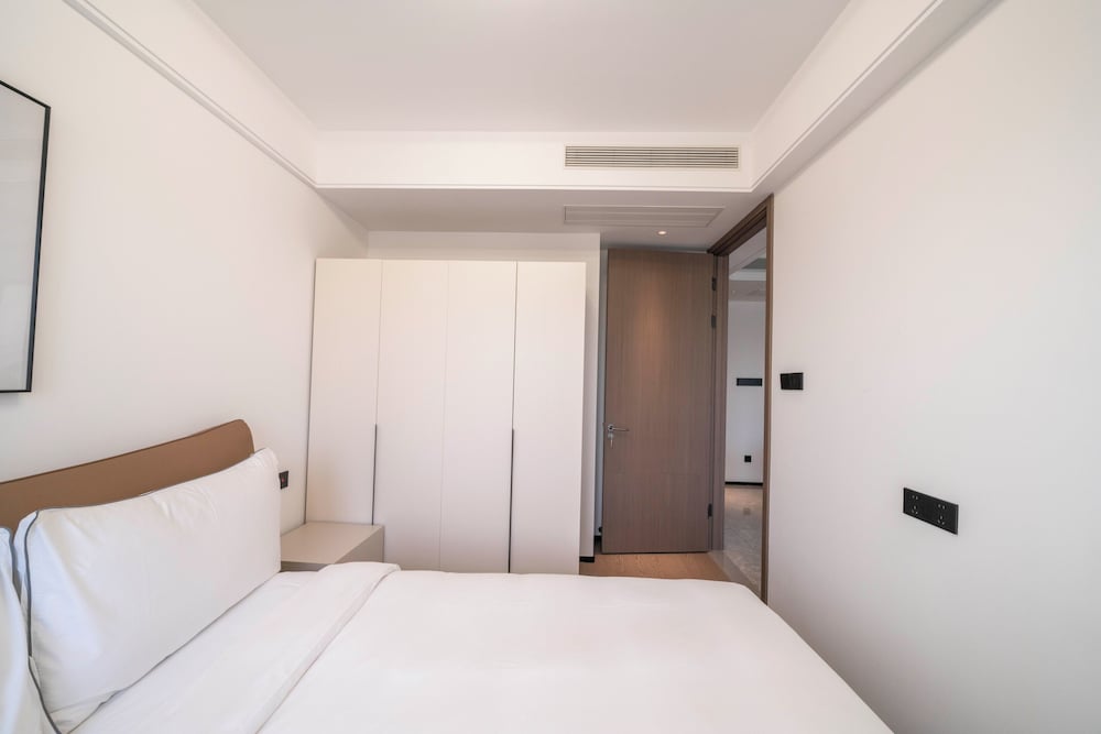 Tyms Hongqiao Deluxe 3BR 2BA APT