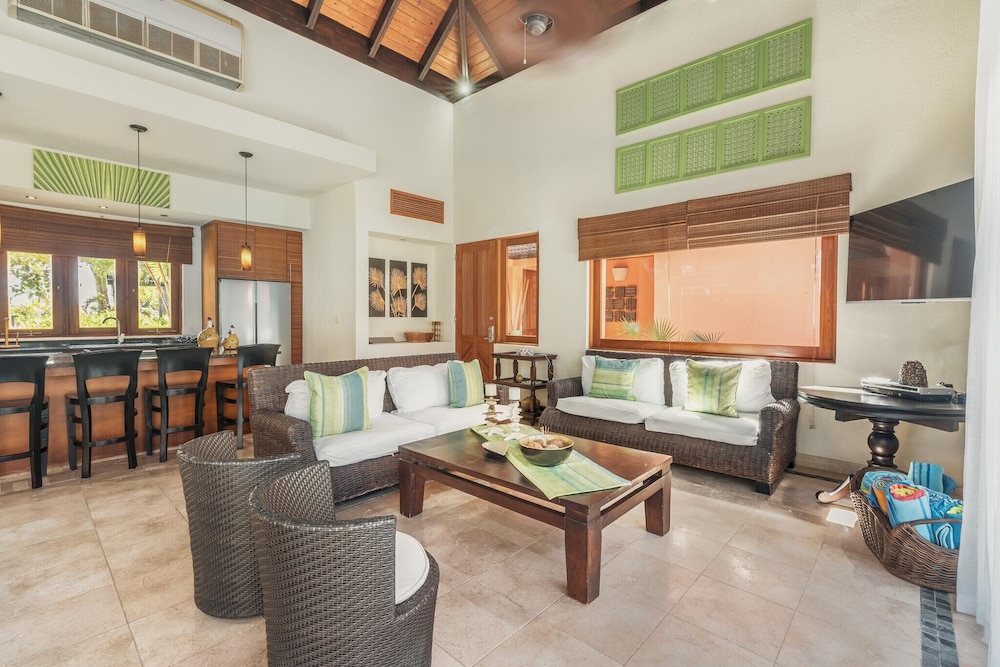 Warm 2BR Bungalow w Pool Backyard in Cap Cana