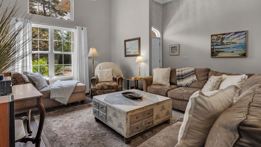 Seacrest 4BR w/ Private Heated Pool + Beach Access & Dolphin Cruise Ticket!