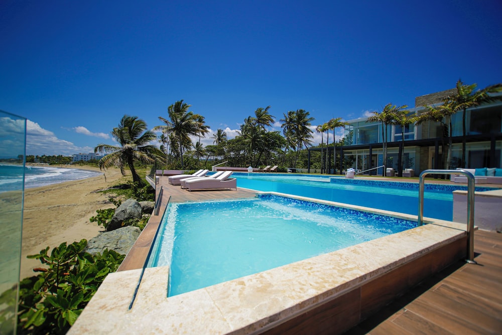 Oceanfront Luxury 10BR Villa