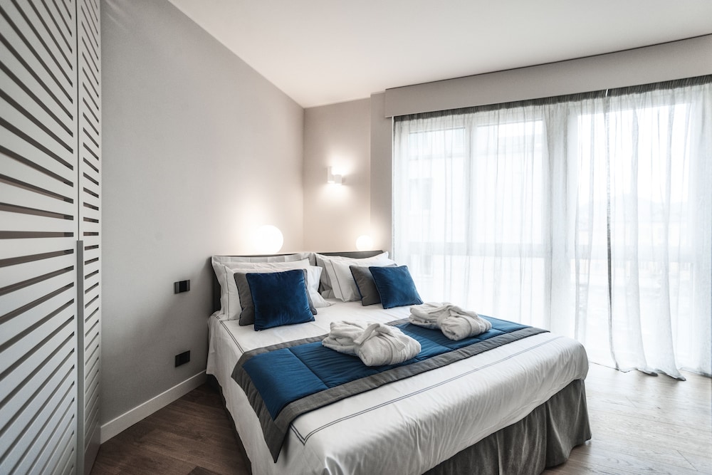 Como Lake Suites photo 3