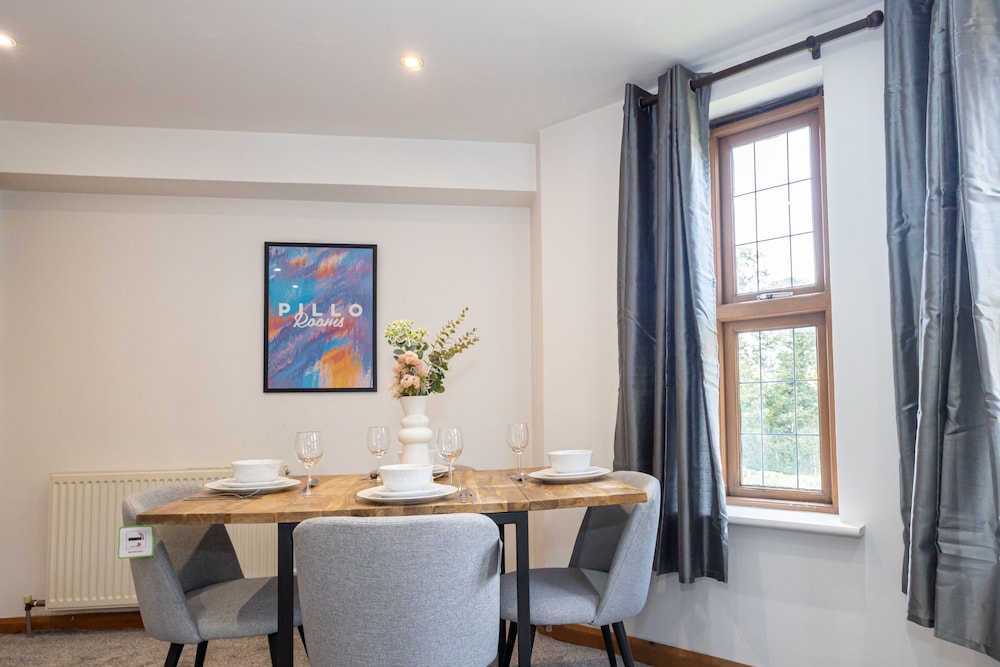 Pillo Rooms - Abbey Lodge view 4