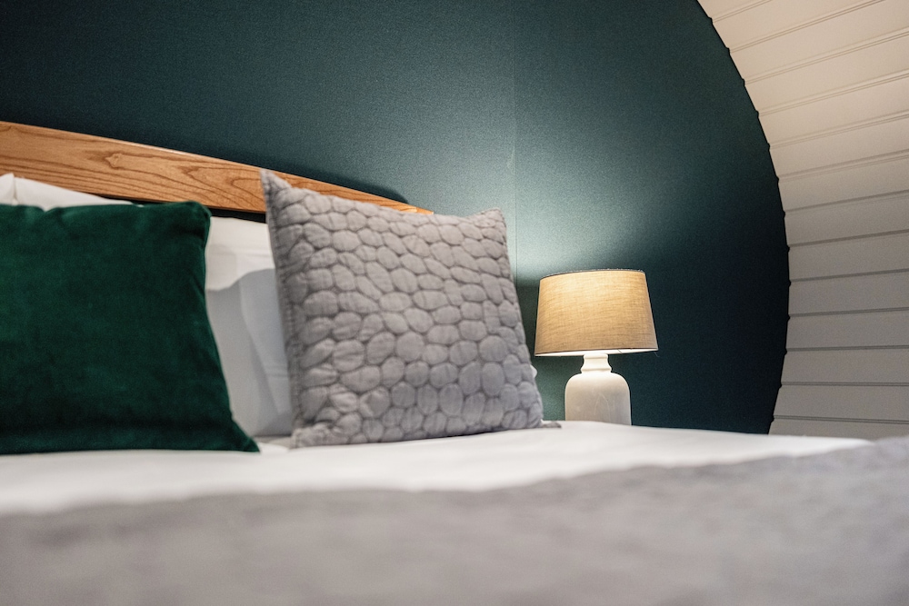 Unique 1 BD Eco-Retreat in Old Chalford