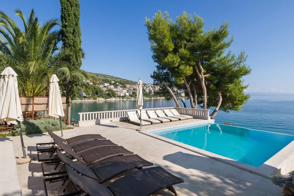 Sea Front - With Pool - H