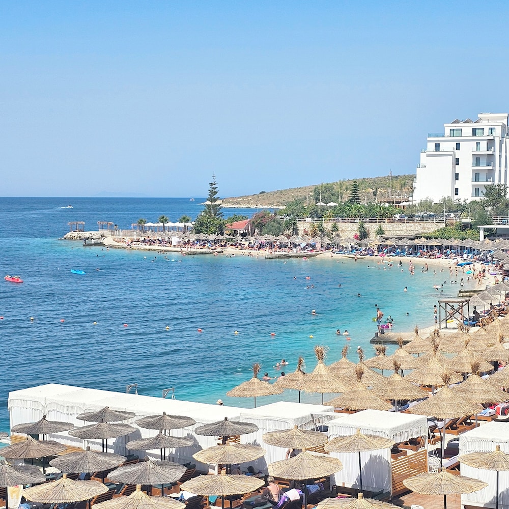 Ares Beachfront Luxury Rooms