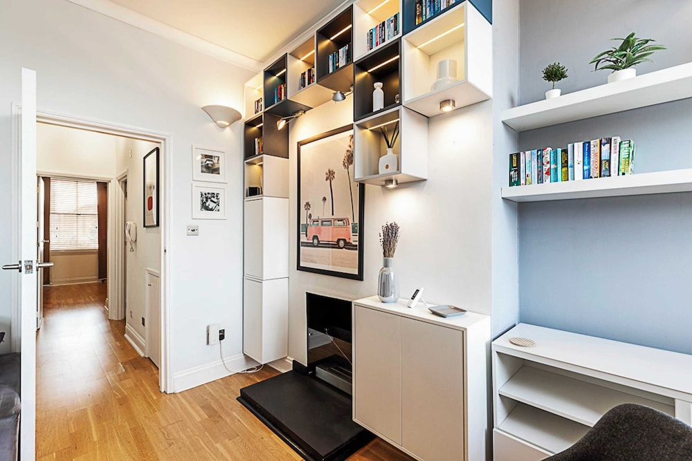 Charming One-bedroom Gem in Earls Court