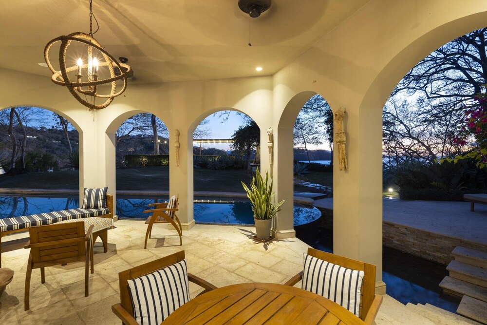 Arcos Del Mar Beachfront