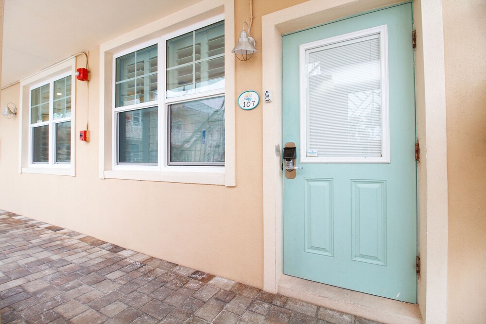 Clearwater Beach Suites 107 2 Bedroom Condo by RedAwning view 3
