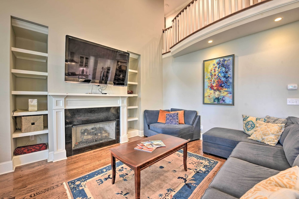 2 Mi to Dtwn: Home in Noda District Near Unc! view 4