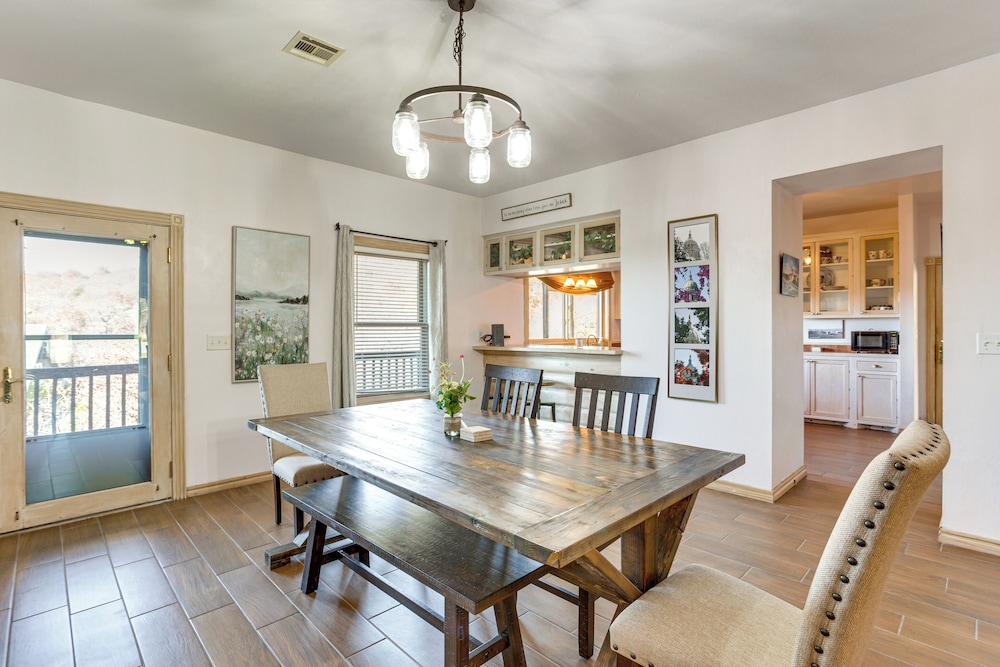 Spacious Cabin w/ Views, Near Lake Lawtonka!
