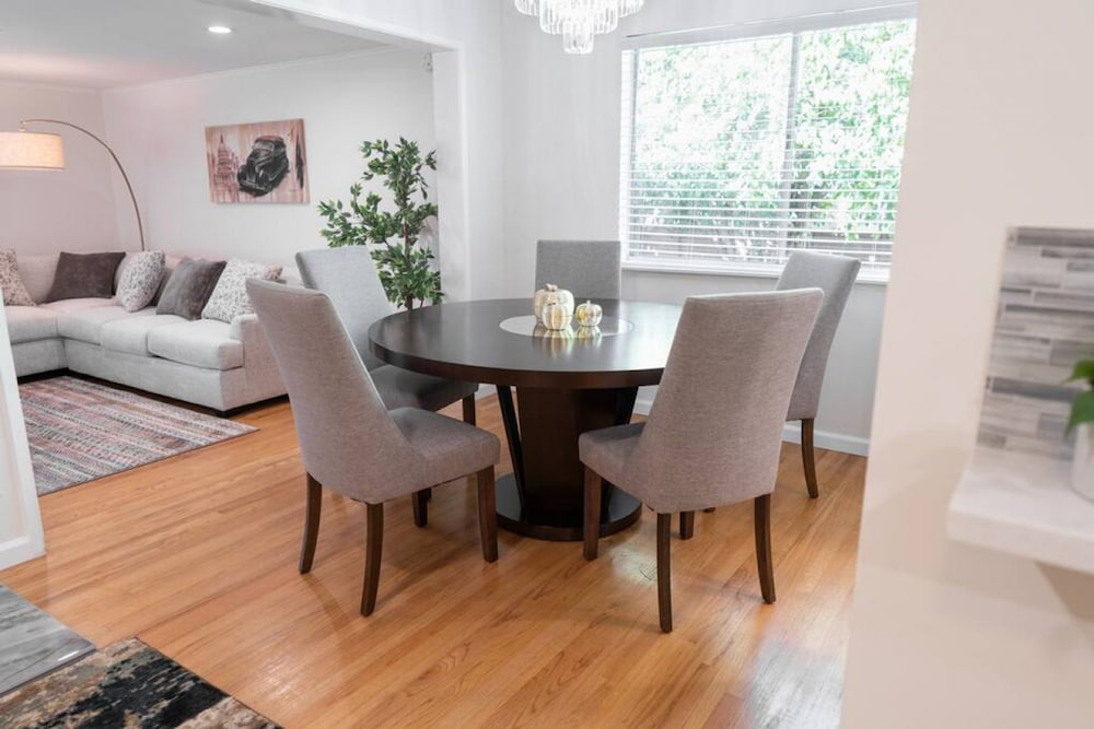Disneyland Renovated 3BR Fullerton House w Garage Fenced Yard p56