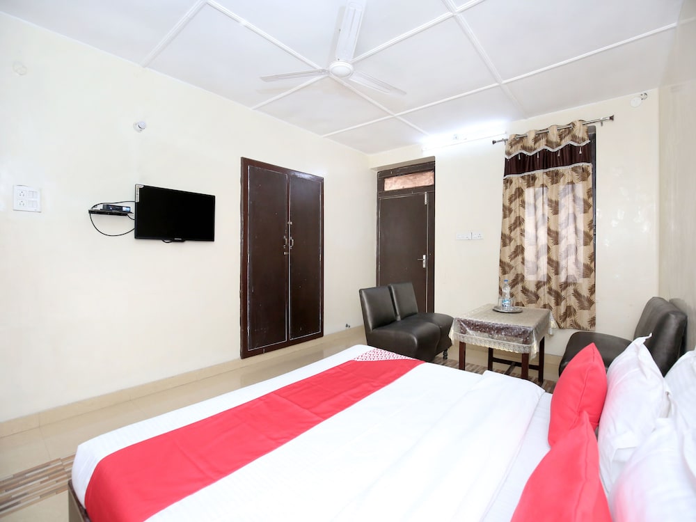OYO 11595 Hotel Roxy