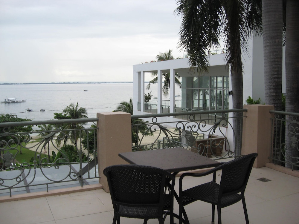 Chateau By The Sea