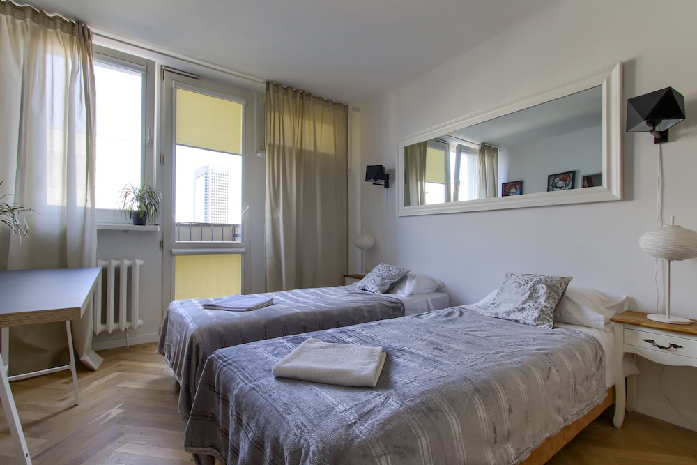 UNIT Warszawa Centrum Room by Metro Rondo ONZ