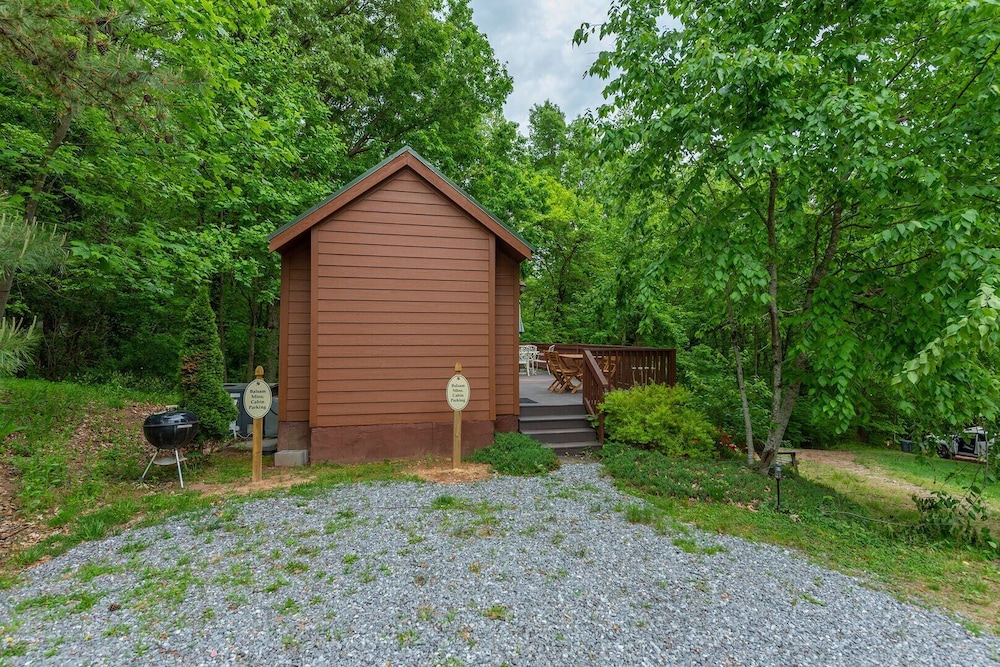 Engadine Inn  Cabins - Property Image 78