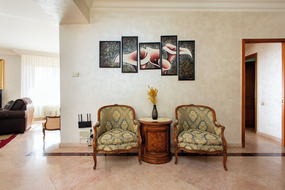 Apartment by Luxe Group HH888