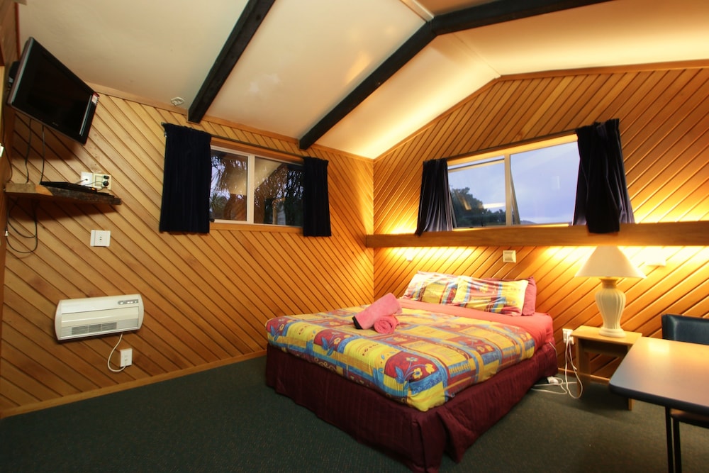 Chateau Backpacker & Motels
