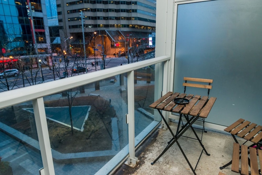 Sarkar Suites - CN Tower Rogers Centre