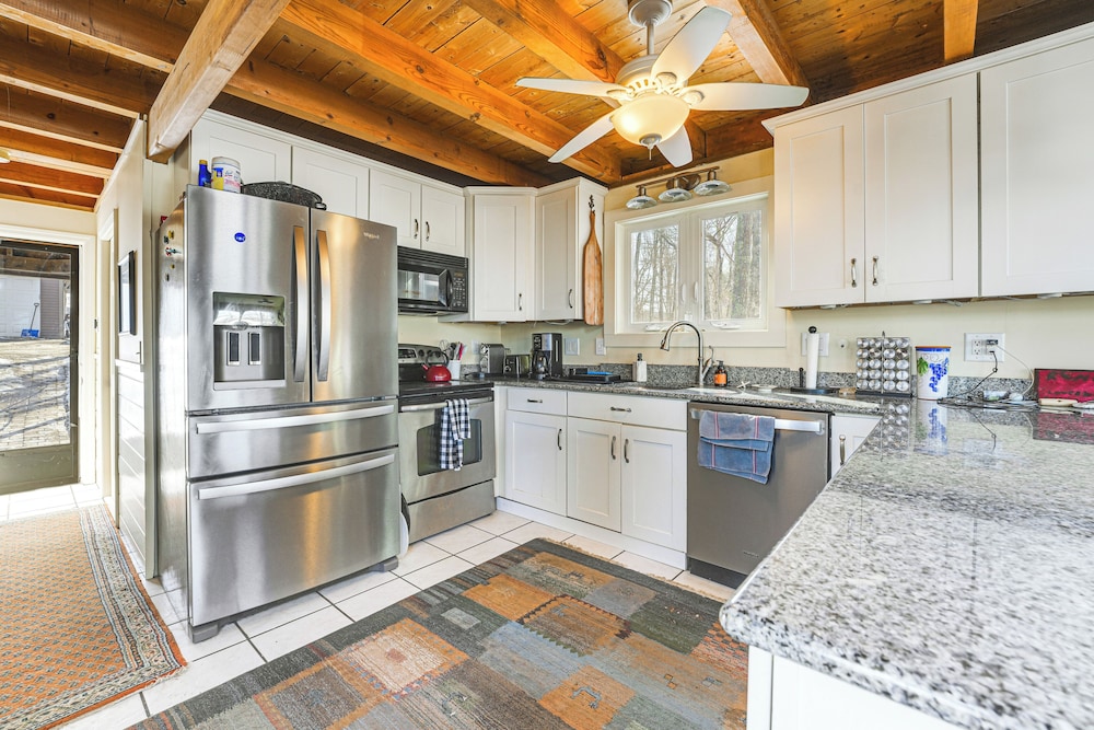 Waterfront Home w/ Boat Dock & Sunroom in Gardiner