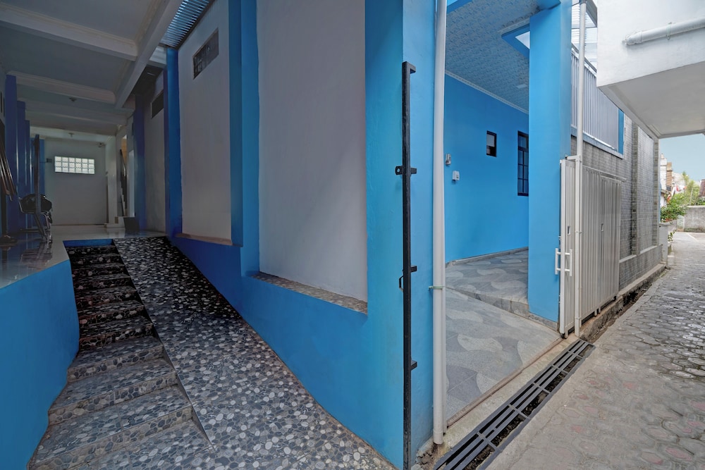 Hotel O 94843 Syariah Hj. Lilis Sukabumi