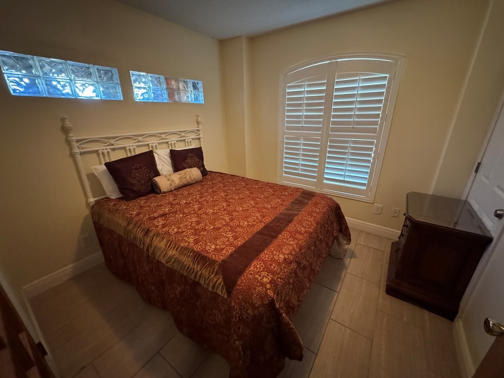Southern Comfort on Hampton Lakes - The Ultimate Luxury Retreat!