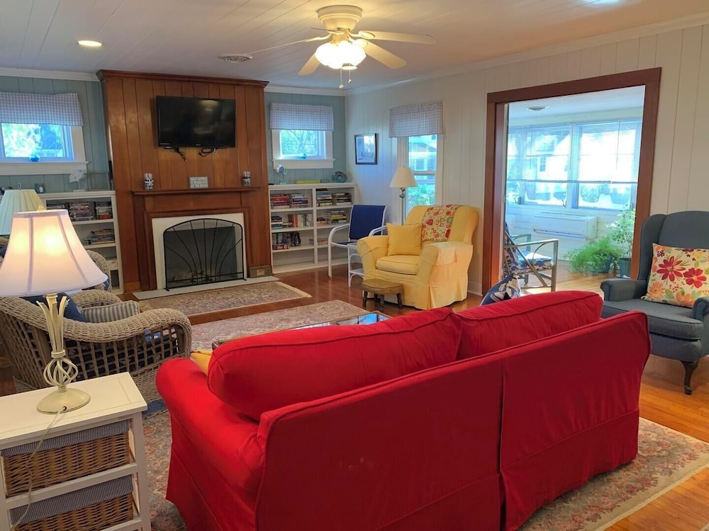 Laurel Street 212a