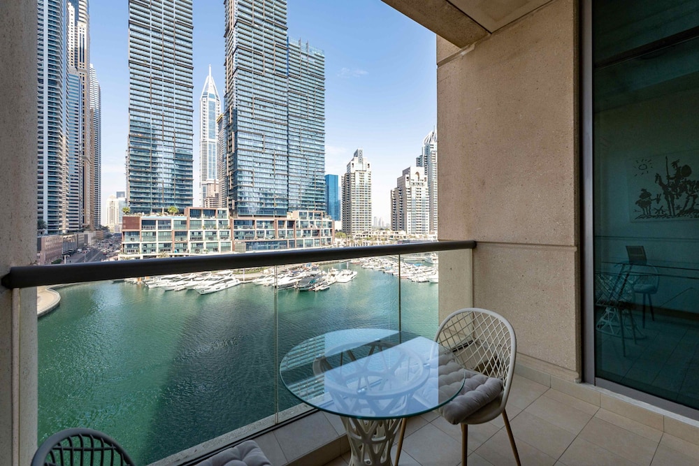1BR Apt in Prime Location w Marina View Balcony