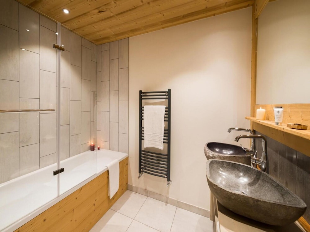 Nice Apartment Near the Center of Val Thorens