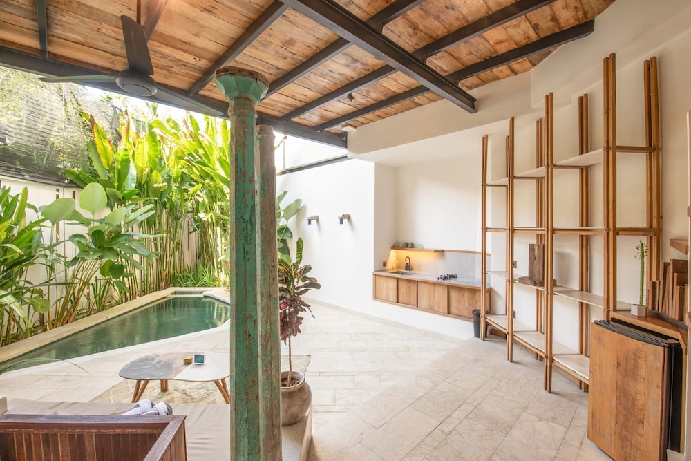 BA Villa 9 1 BR Villa 800m to Echo bea Elegant 1-br Villa With Pool 800m to Echo Beach