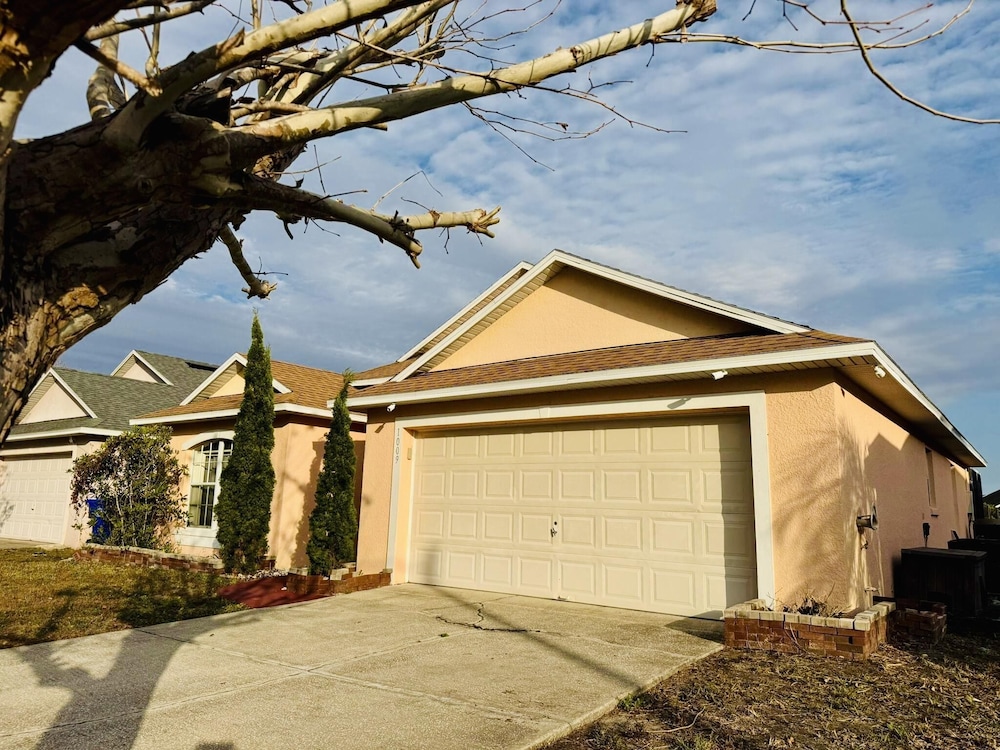 Private Pool House With Lake View, Near all Famous Attractions!!!
