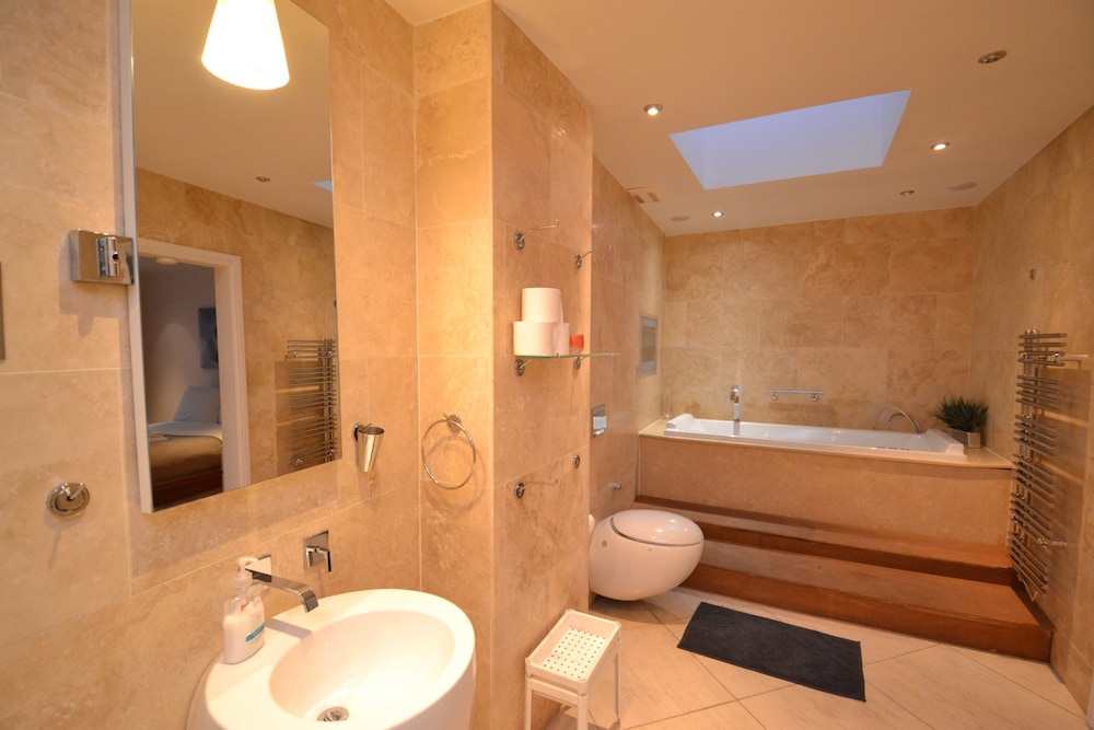 Luxury Hyde Park