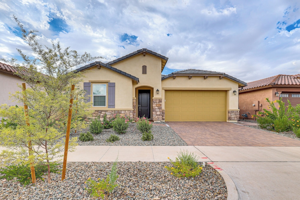 Lake + Mtn Views: Modern Apache Junction Getaway