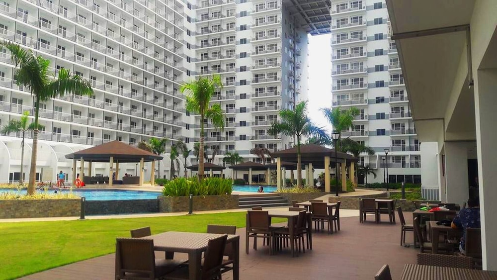 Urban Retreat at Shell Residences With Netflix 300mbps Wifi