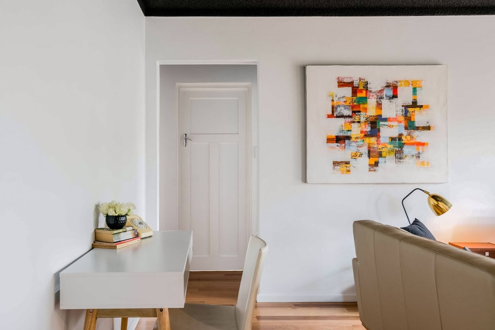 Renovated Retro Apartment Near Harbour Front Walks