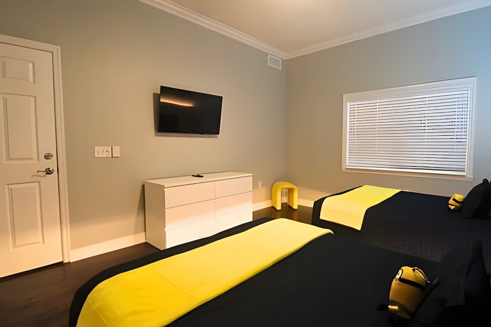 Modern 3BD Retreat 10 Guests Near Disney