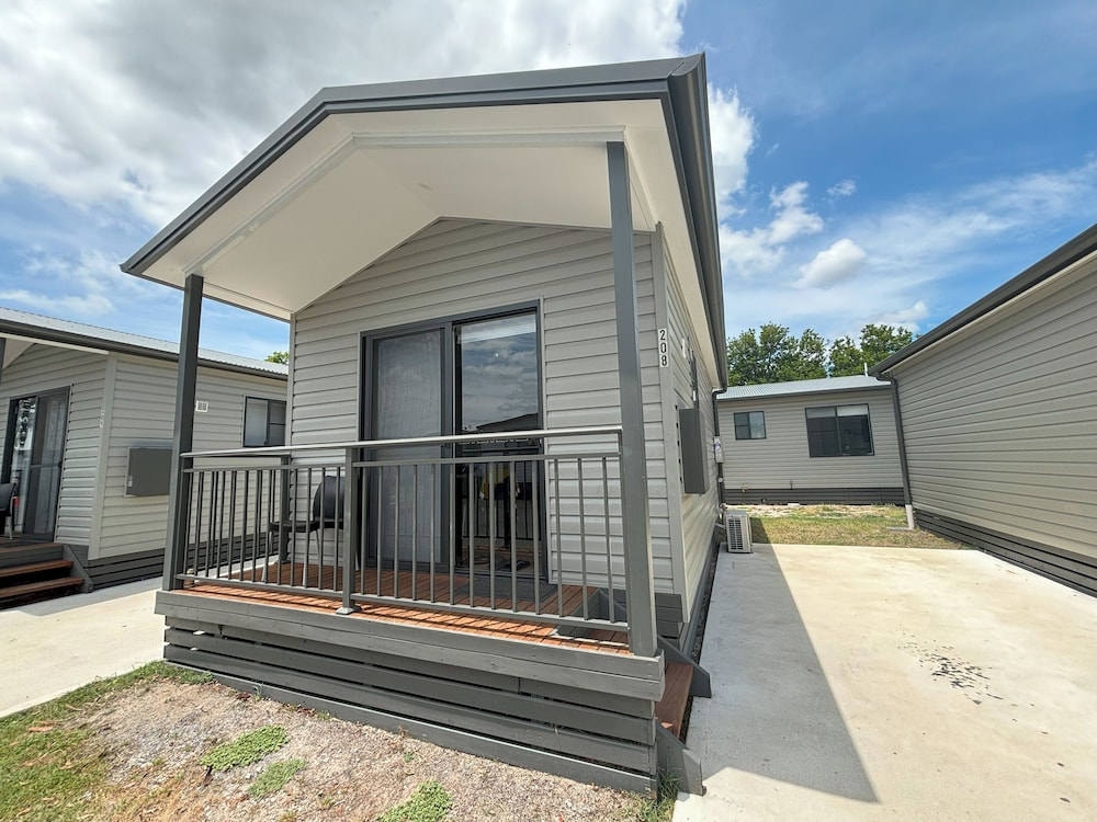 Heatherbrae Holiday Village