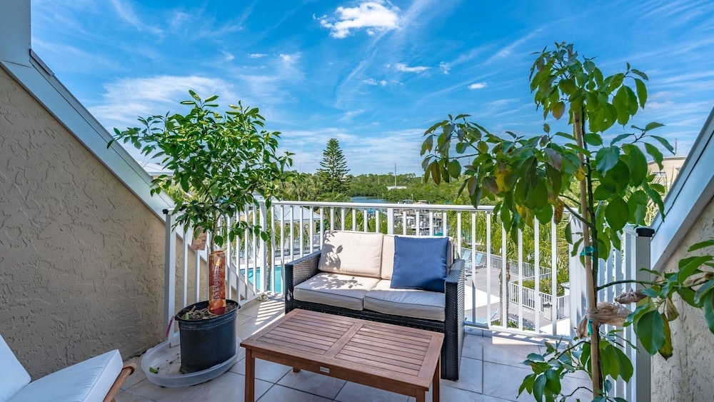 Relaxing Townhome By Lemon Bay, Minutes To Beach 2 Bedroom Townhouse