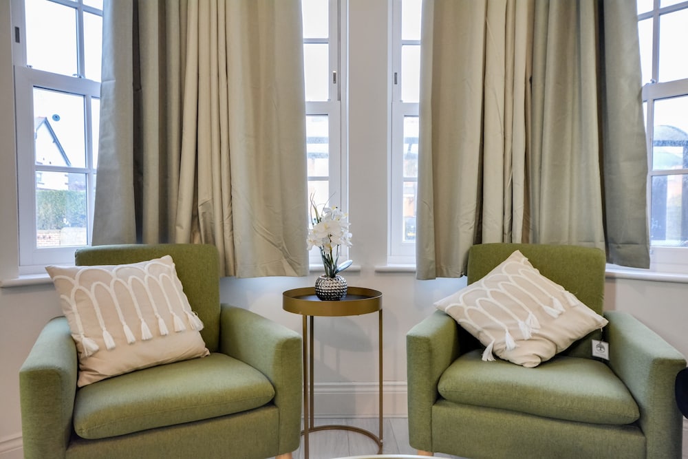 Cosy Wigan Apartment With Sunny Views