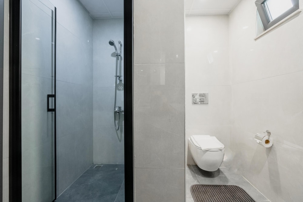 Modern Flat w Patio and Garden 5 min to Lara Beach