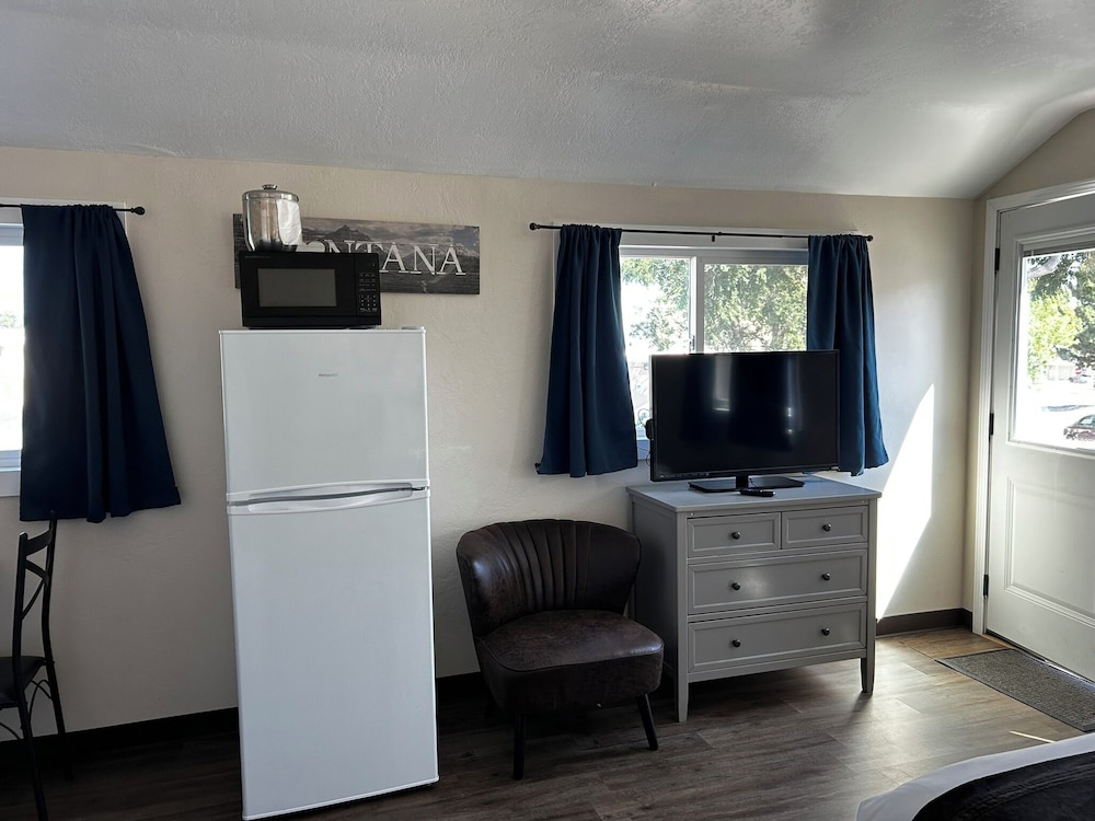 Lamplighter Cabins & Suites