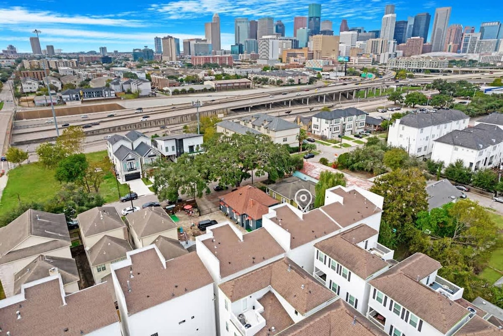 Downtown Houston 3BR Bachelorette Escape