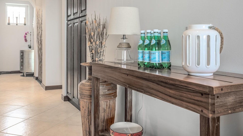Elegant Oceanview Condo with Spacious Open-Concept Floor Plan and Inviting Beach Design view 4