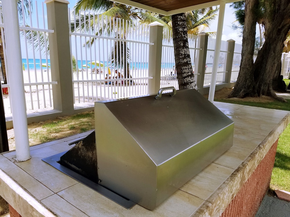 Beachfront Coral Beach Condo 305
