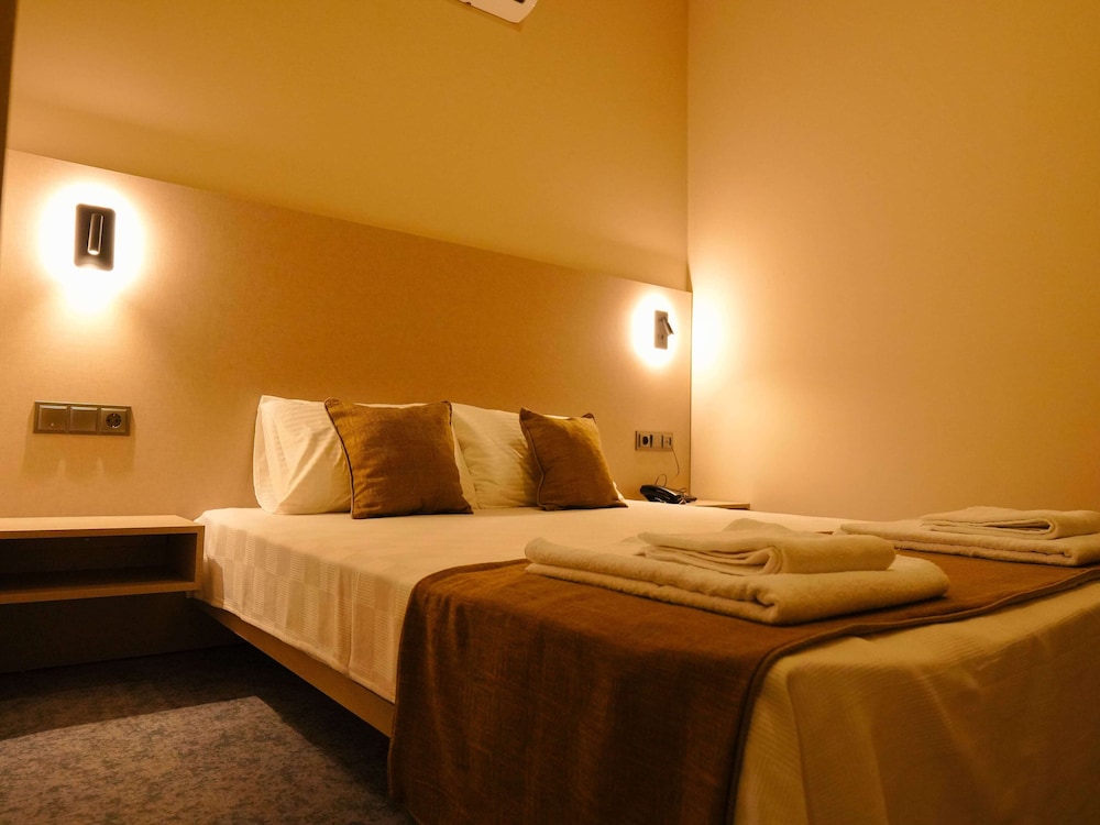 Bonnie City Hotel - Image 19