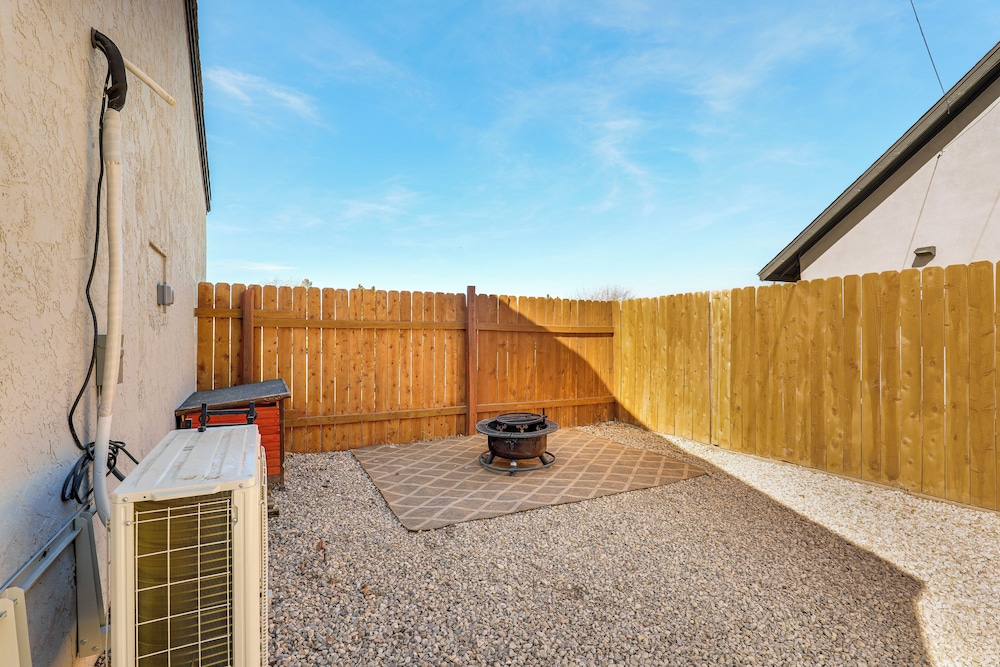 Near Parks & Dtwn Artesia: Home w/ Fire Pit