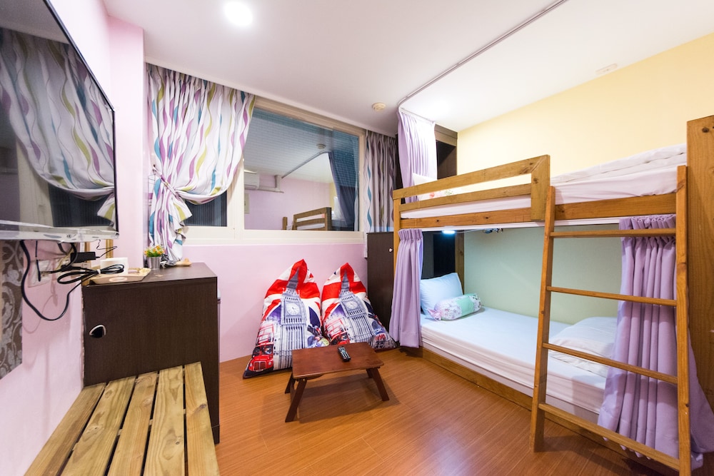 Sunrise Champs Hostel