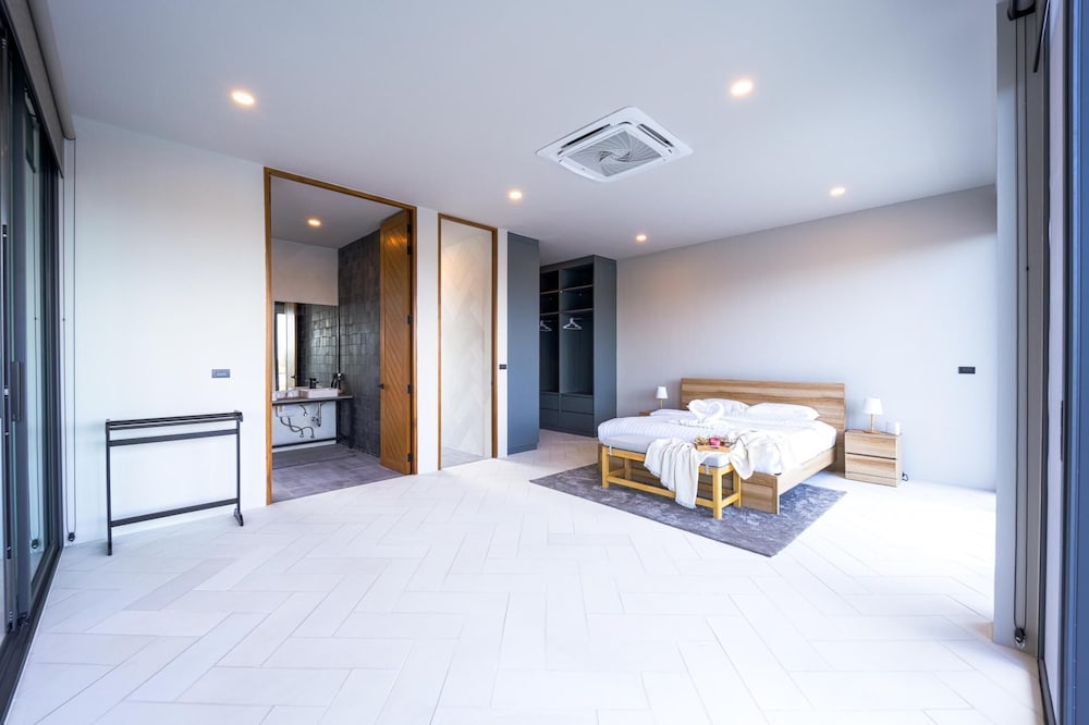 Luxury Large 3 Bedroom Pool Villa (KH-C5)
