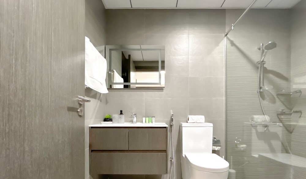 Urban Escape Studio Pool, Gym & Stylish Living